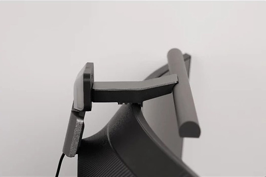 BenQ ScreenBar Halo 2の取り付け背面が膨らんでるモニター