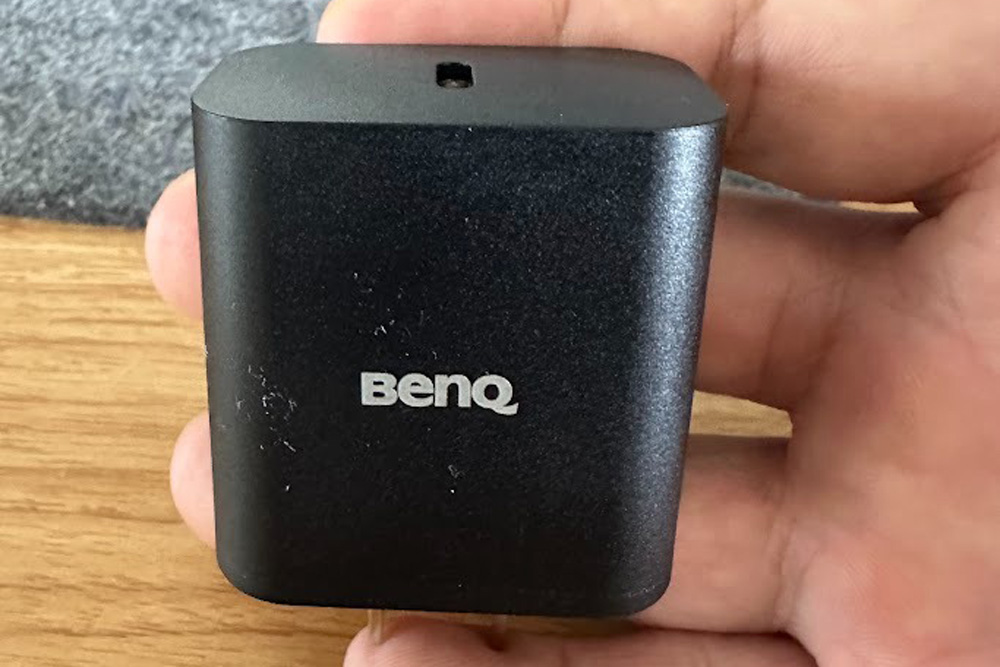 BenQ ScreenBar Halo 2に付属するUSB-C電源アダプター