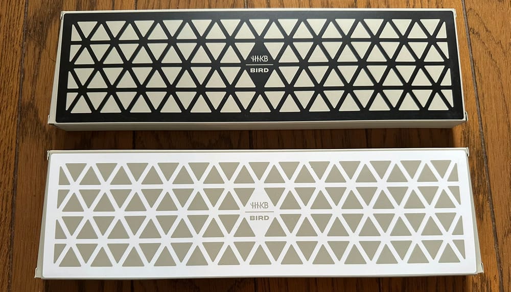 HHKB × バード電子コラボのシリコンタイピングベッド化粧箱（黒と白の2種類）