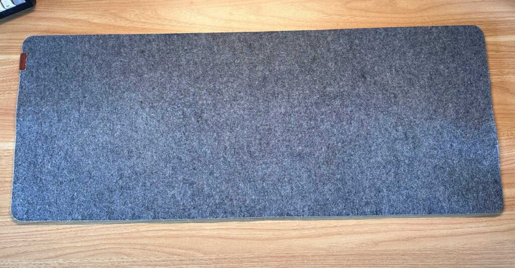 デスクフェルトマット上から見た画像